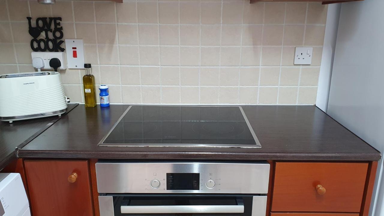 Peaceful Apartment With Double Bed - Oak Breeze Paphos Esterno foto
