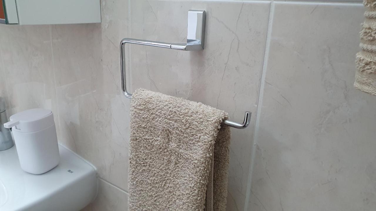 Peaceful Apartment With Double Bed - Oak Breeze Paphos Esterno foto