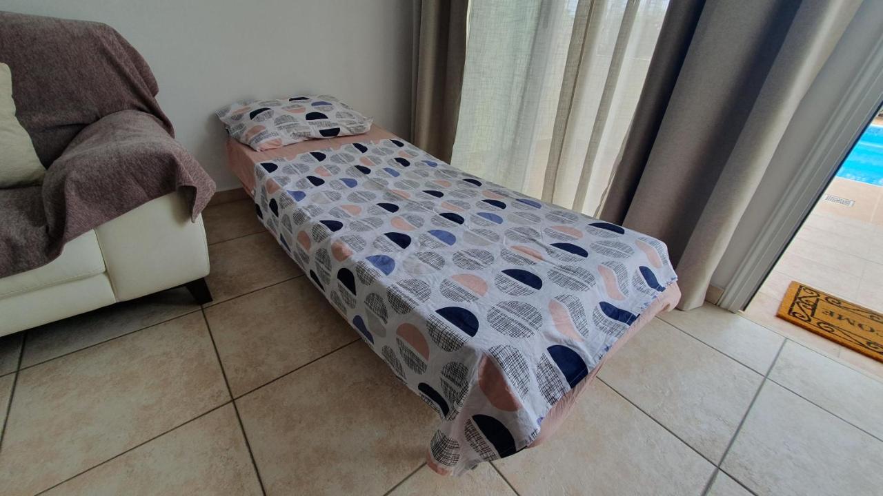 Peaceful Apartment With Double Bed - Oak Breeze Paphos Esterno foto